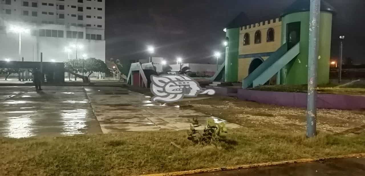 Aparece cuerpo colgado en Castillo de parque de Coatzacoalcos