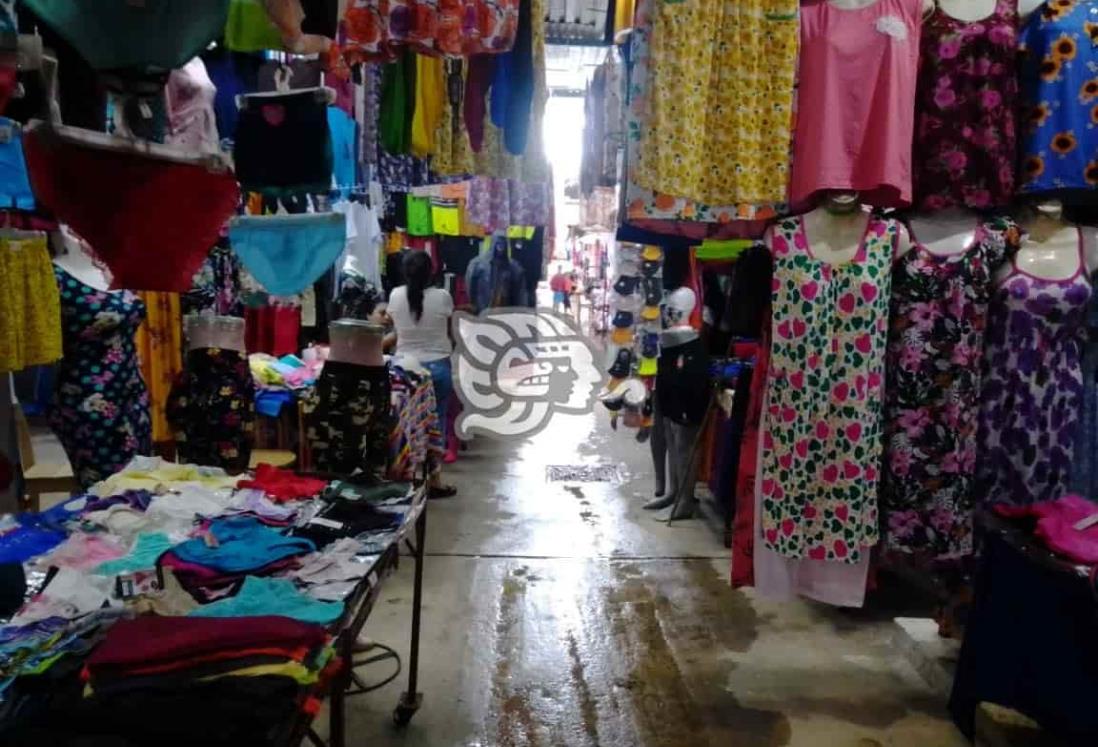 Se preparan para evacuar mercado de Minatitlán ante posible inundación