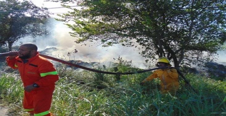 Se incendia basurero en Medellín de Bravo