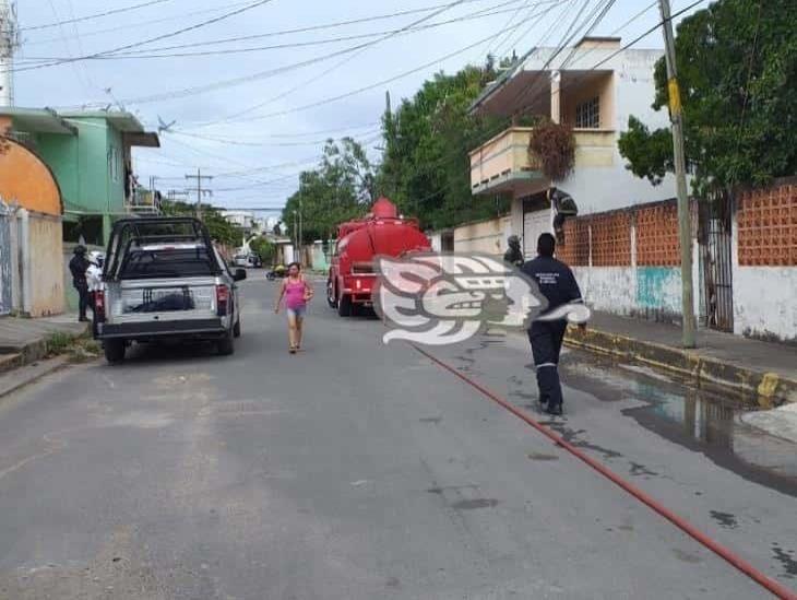 Se registra intensa movilización ante quema de basura ilegal en vivienda de Veracruz