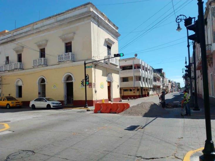 Cierre de calles en Centro histórico de Veracruz causa congestión de tránsito