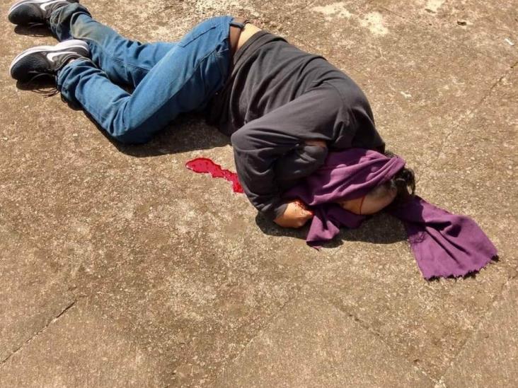 En Xalapa, hombre se suicida tras arrojarse de un puente peatonal