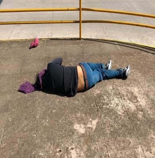 En Xalapa, hombre se suicida tras arrojarse de un puente peatonal