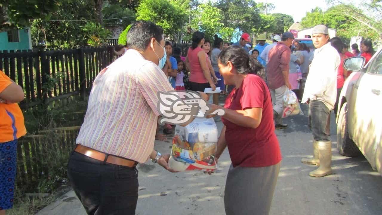 Inició la entrega víveres en zona rural de Minatitlán