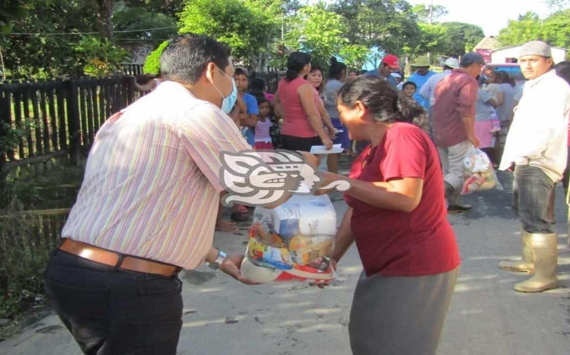 Inició la entrega víveres en zona rural de Minatitlán