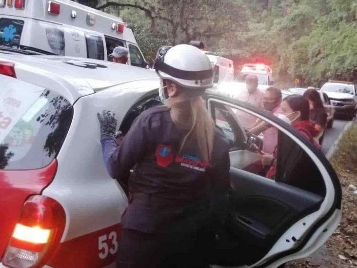 Se registra accidente entre dos unidades; deja tres personas lesionadas