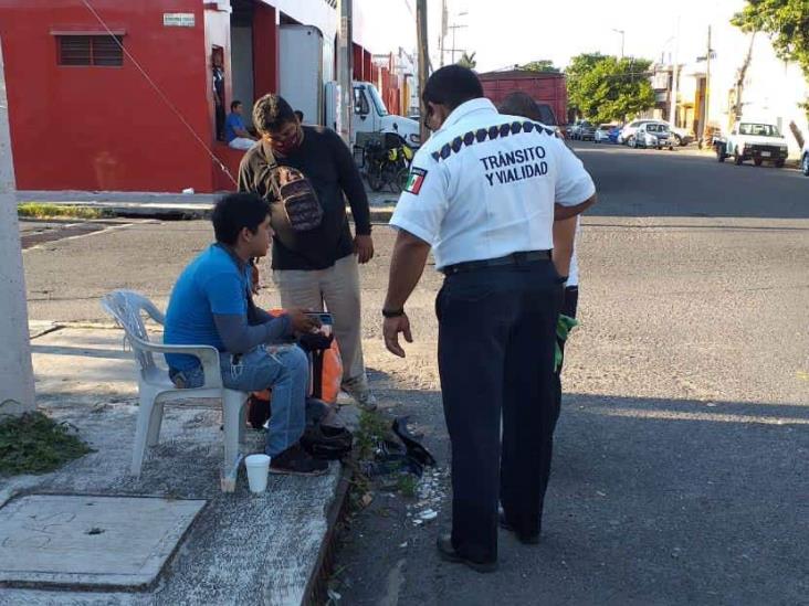 Tras cerrarle el paso en calles de Veracruz, repartidor de comida resulta herido