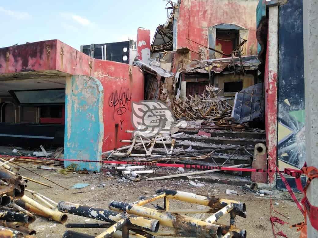 Trabajador sufre caída en obra de demolición del Malecón de Coatzacoalcos