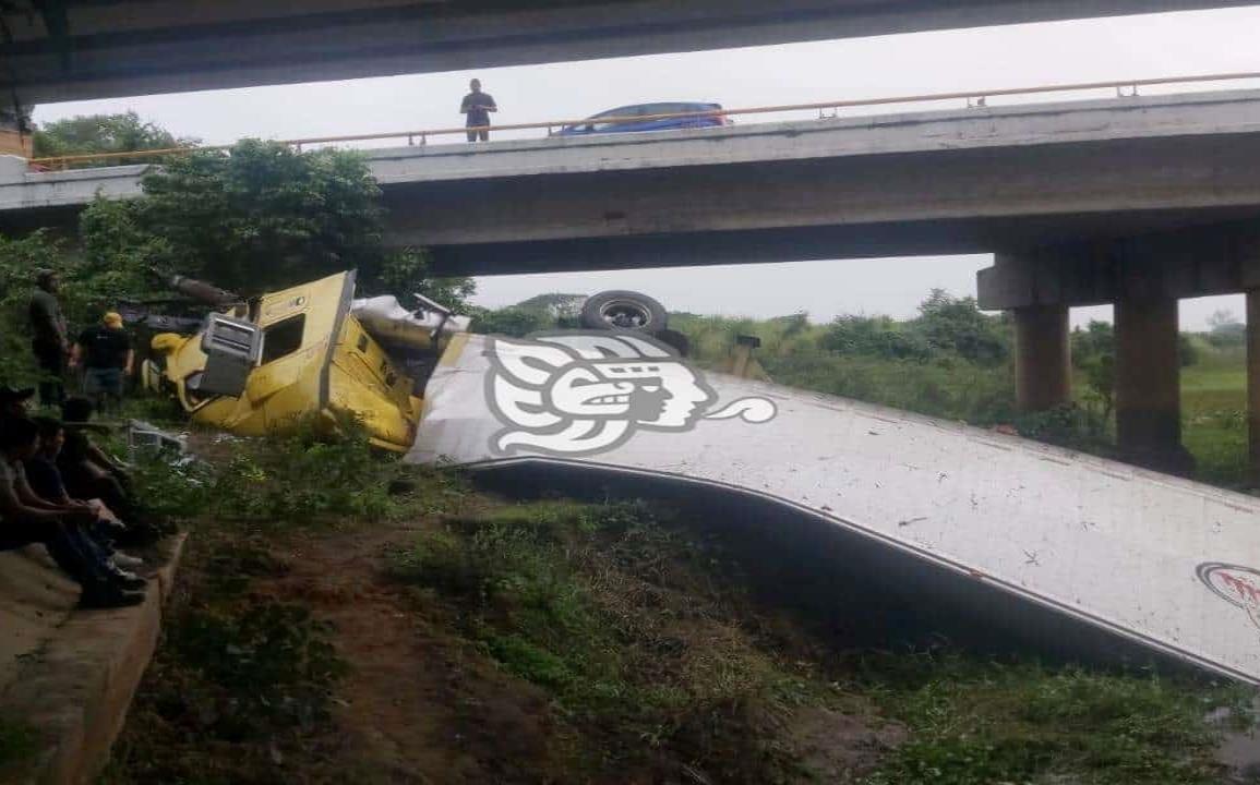 Accidentes en La Tinaja-Cosamaloapan dejan saldo de un muerto y 3 lesionados