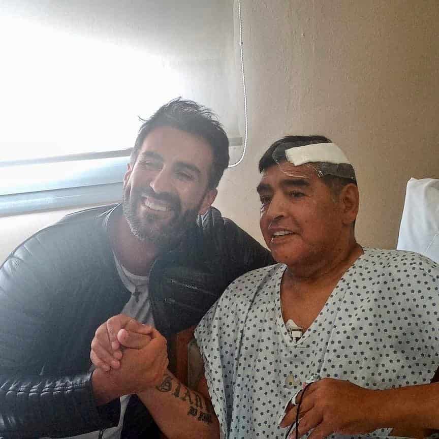 Médico comparte foto de Maradona en su recuperación