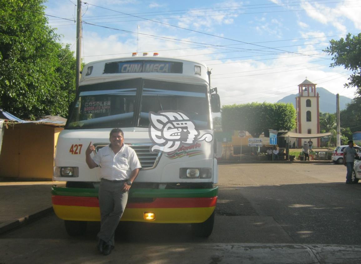 Reúnen firmas para habilitar ruta de autobuses en Pajapan