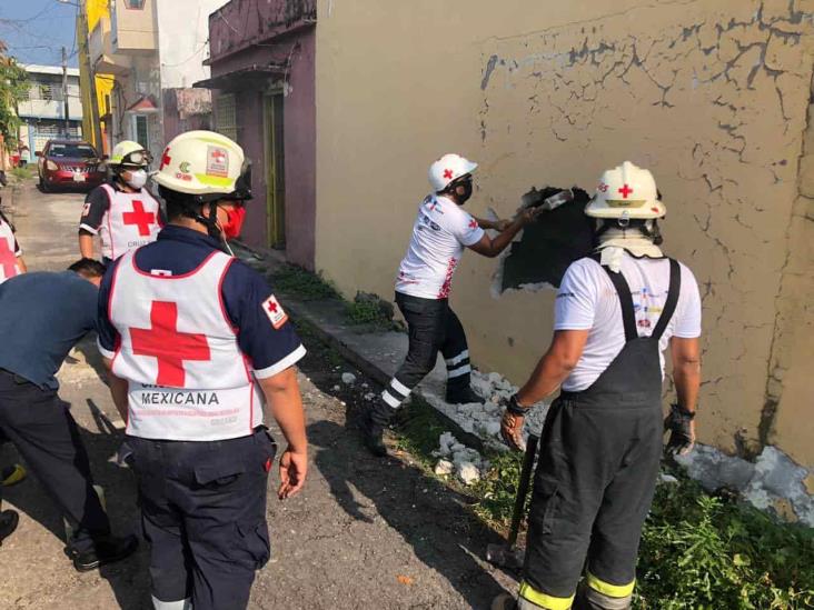 Se registra intenso incendio al interior de bodega en Veracruz