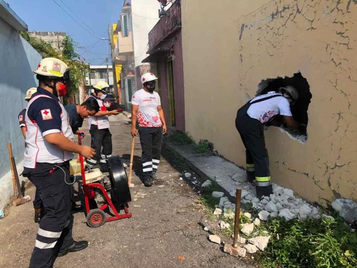 Se registra intenso incendio al interior de bodega en Veracruz