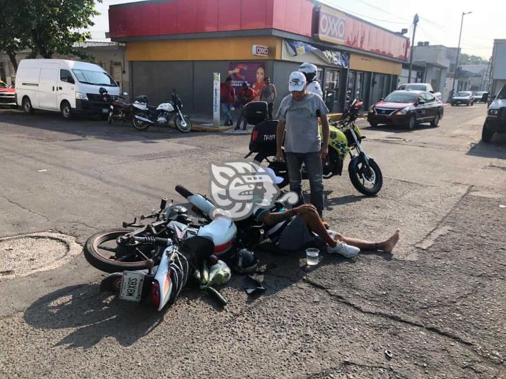 Accidente automovilístico deja un hombre lesionado y severos daños materiales