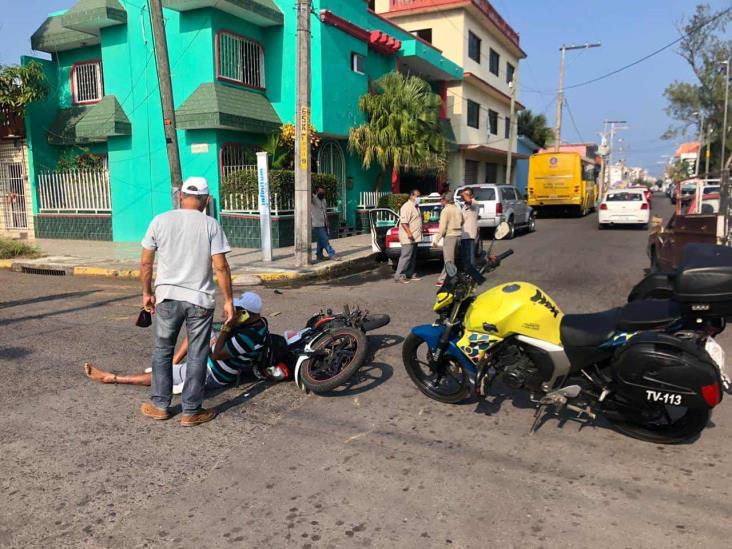 Accidente automovilístico deja un hombre lesionado y severos daños materiales