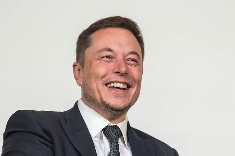 Hay algo fraudulento con estas pruebas COVID: Elon Musk