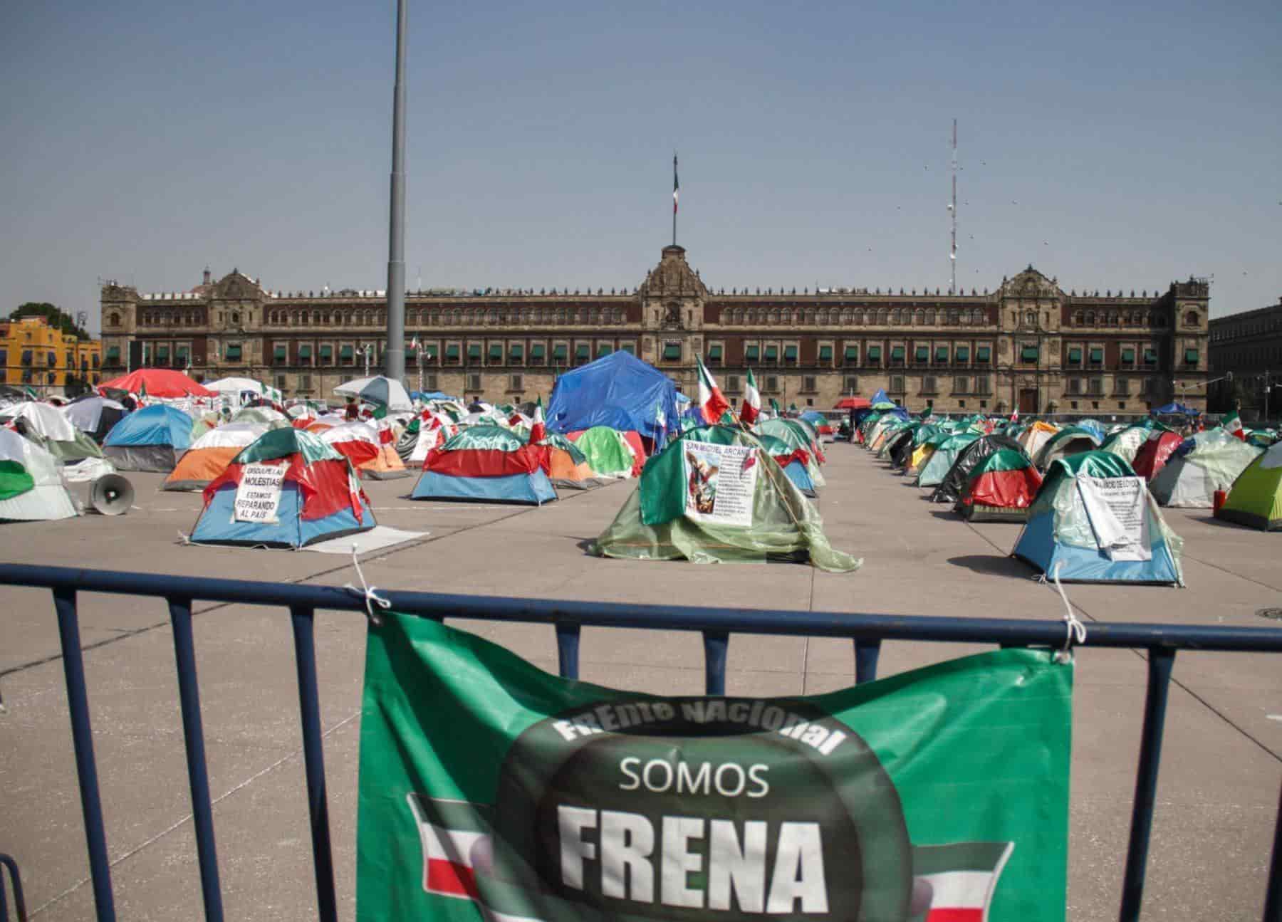 FRENA retira su campamento del Zócalo por violencia contra sus miembros