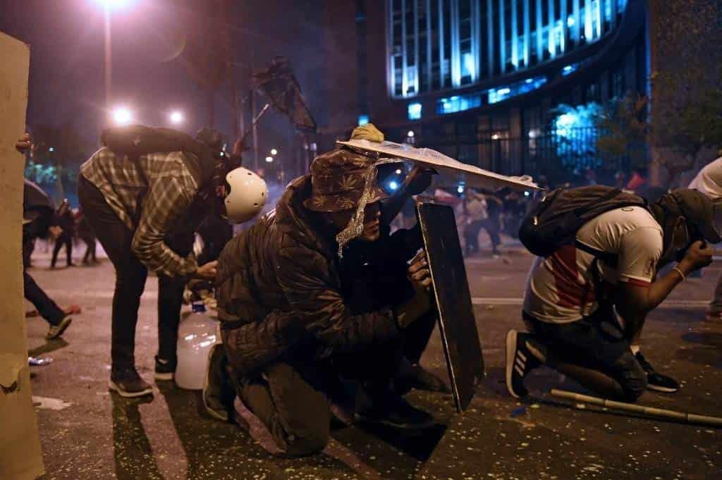 Dos muertos y varios heridos en sexta jornada de protestas contra presidente de Perú