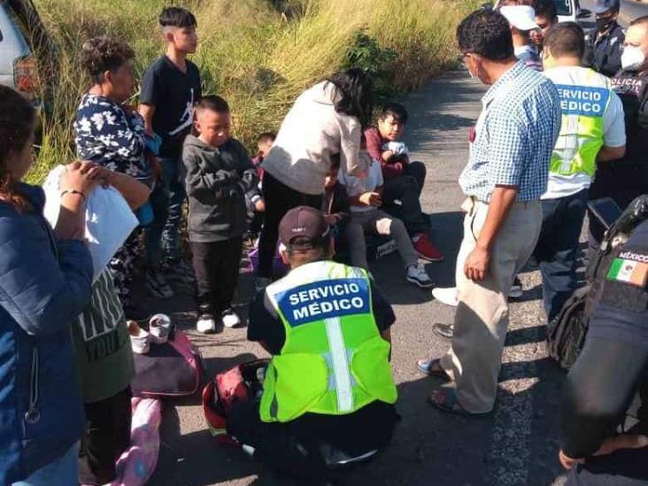 Vuelca camioneta en la Córdoba- Veracruz; 10 lesionados