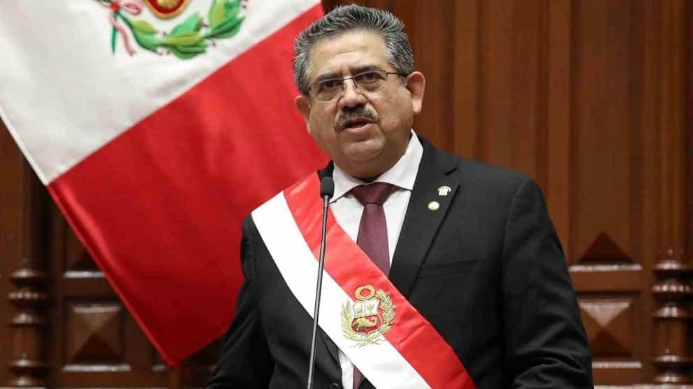 Perú, sin presidente ni líder del Congreso, tras renuncia de Merino