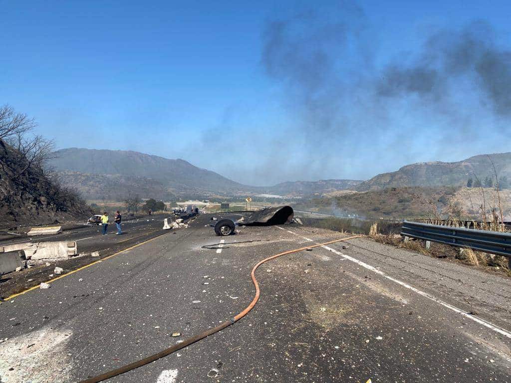 Explosión en autopista de Nayarit dejó 13 muertos