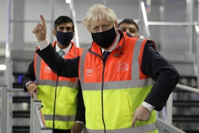 Boris Johnson da negativo a Covid-19, pero sigue aislado