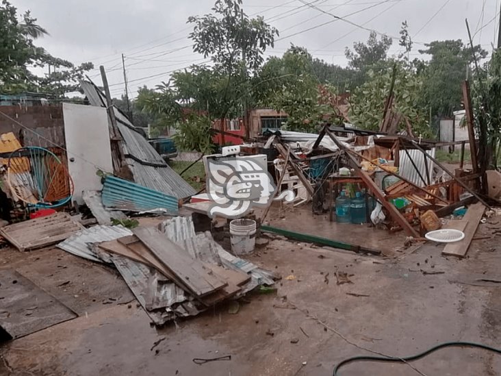 Mini tornado destruye viviendas de Coatzacoalcos