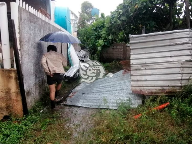 Mini tornado destruye viviendas de Coatzacoalcos