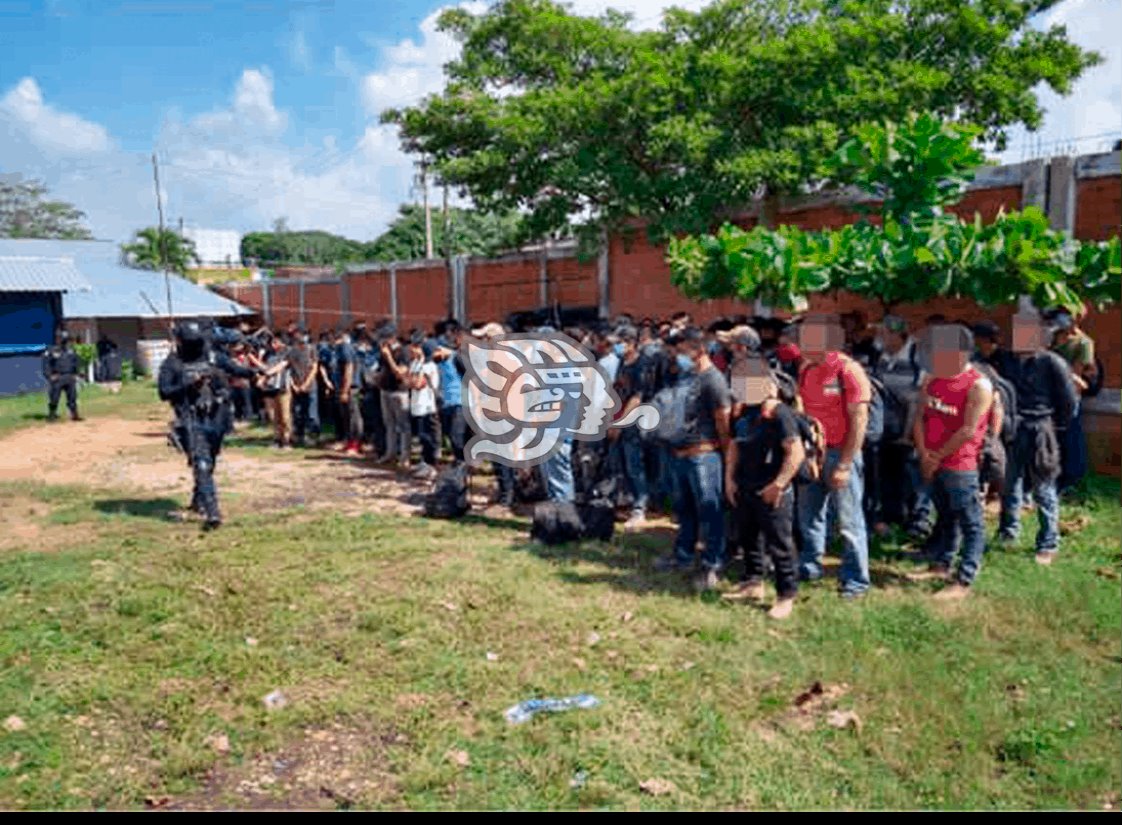 Aseguran 224 migrantes y detienen 15 polleros en sur de Veracruz