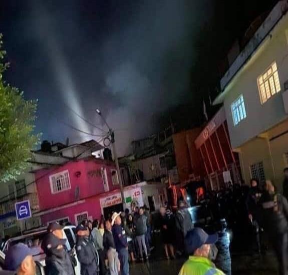 Voraz incendio devasta mercado de Tequila