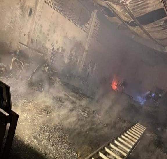 Voraz incendio devasta mercado de Tequila