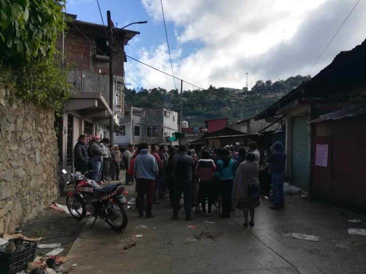 Voraz incendio devasta mercado de Tequila