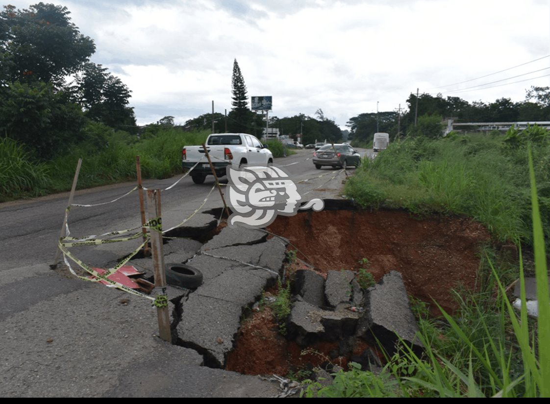 Peligro en carreteras de Acayucan por socavones