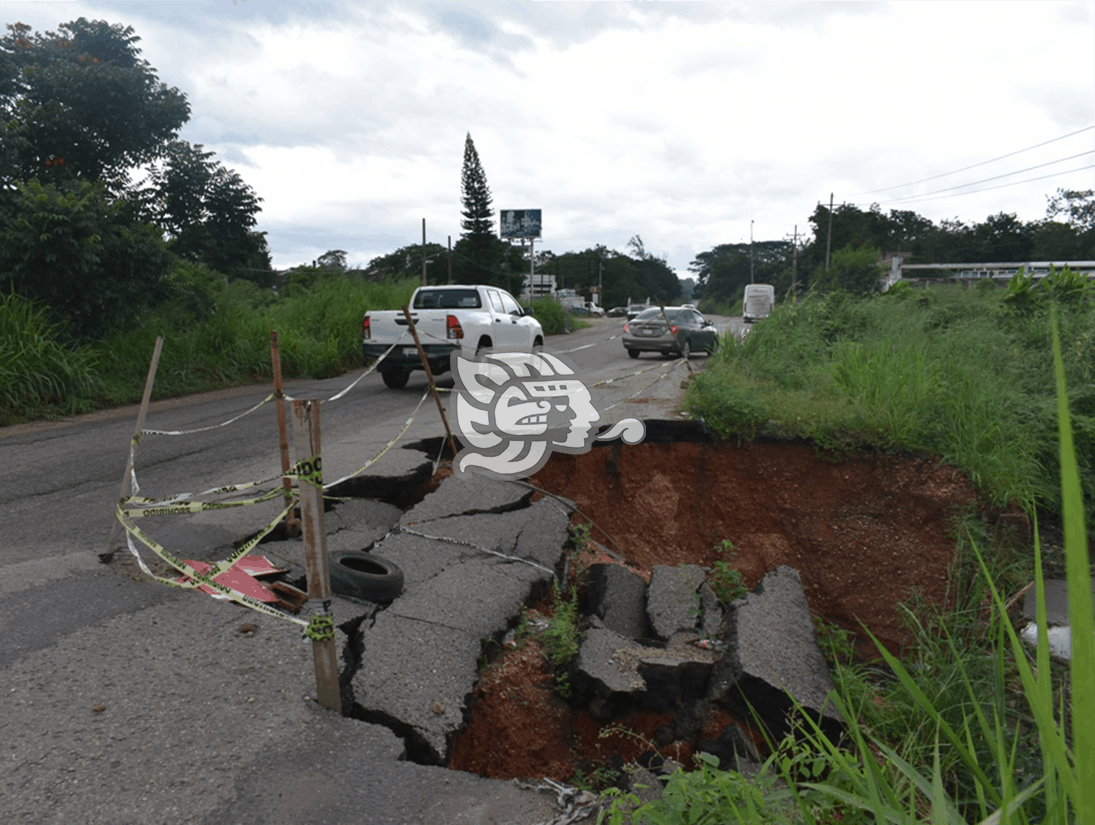 Peligro en carreteras de Acayucan por socavones