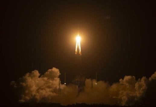 China lanza misión espacial a la Luna para recolectar rocas