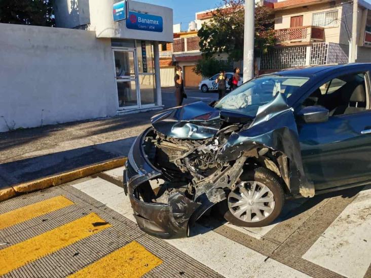 Se registra accidente en colonia de Boca del Río; deja solo daños materiales