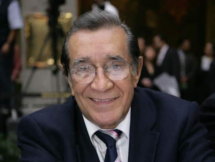 Muere Víctor Flores Olea