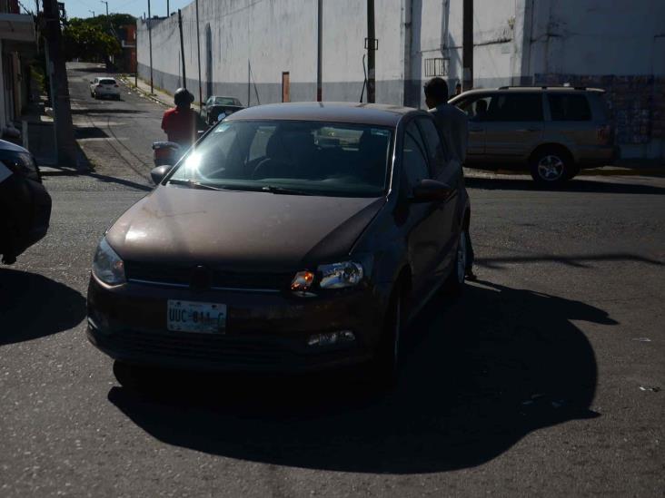 Choca auto particular con vehículo de Semar en Veracruz
