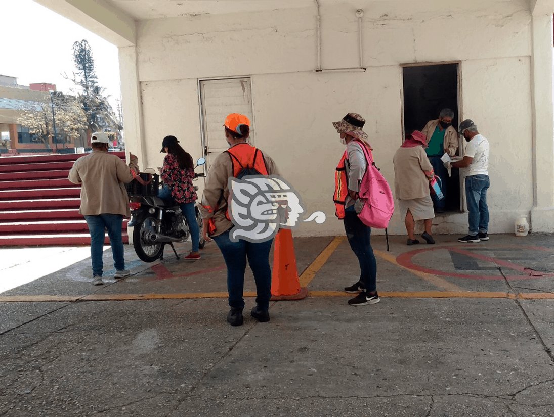 Garantizan aguinaldos a empleados municipales de Coatza