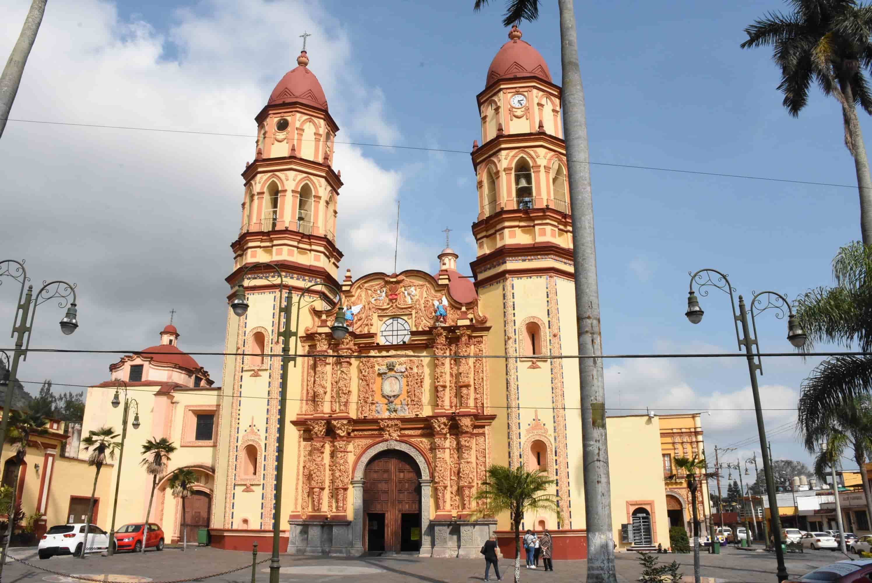 Colocan altar a la Virgen para evitar aglomeraciones en Orizaba