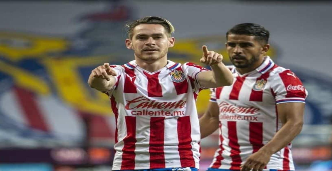 Otra baja en Chivas: Angulo podría perderse la vuelta del Clásico