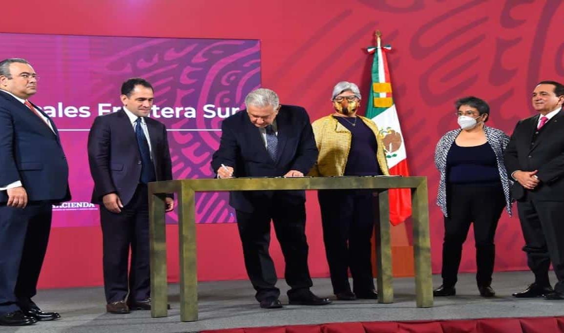 Firma AMLO decretos que amplían estímulos fiscales en fronteras Norte y Sur