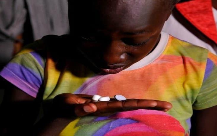 Más de 300 niños mueren de sida a diario en el mundo: Unicef