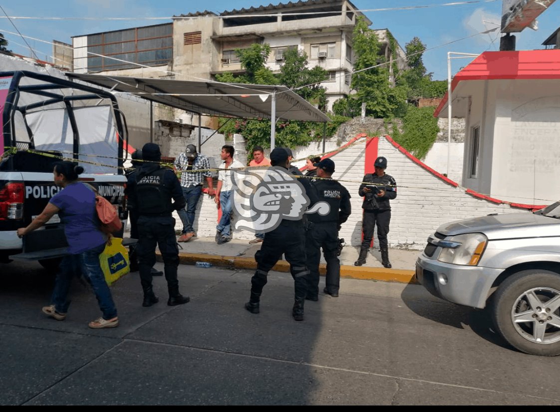 Jornada delictiva en Mina: roban taxi y asaltan Oxxo