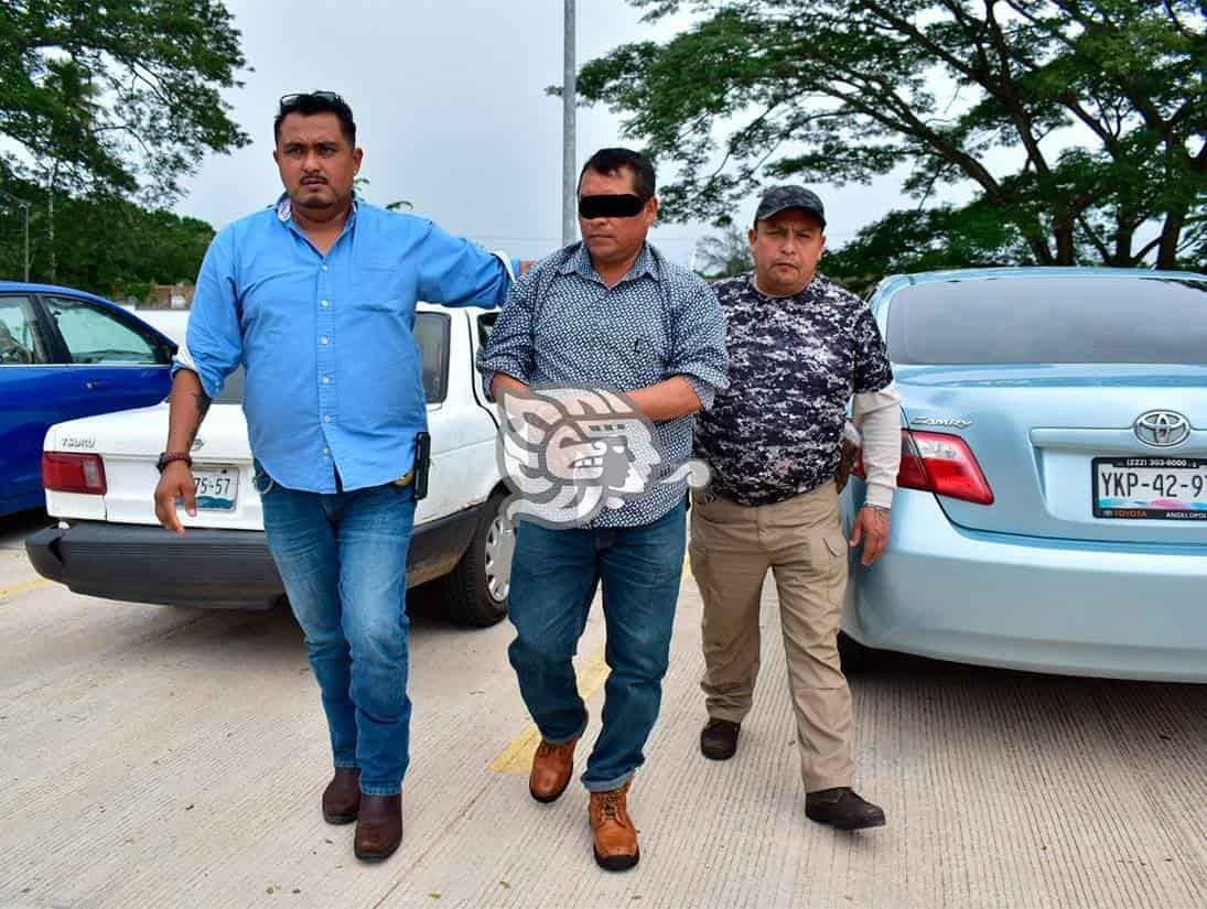 Detenido por abusar de su hija en Texistepec