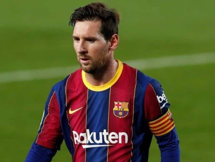 Multan a Lionel Messi por homenaje a Maradona