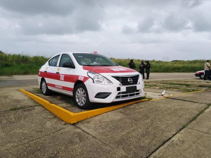 Pasajeros asaltan y le disparan a taxista al poniente de Coatzacoalcos