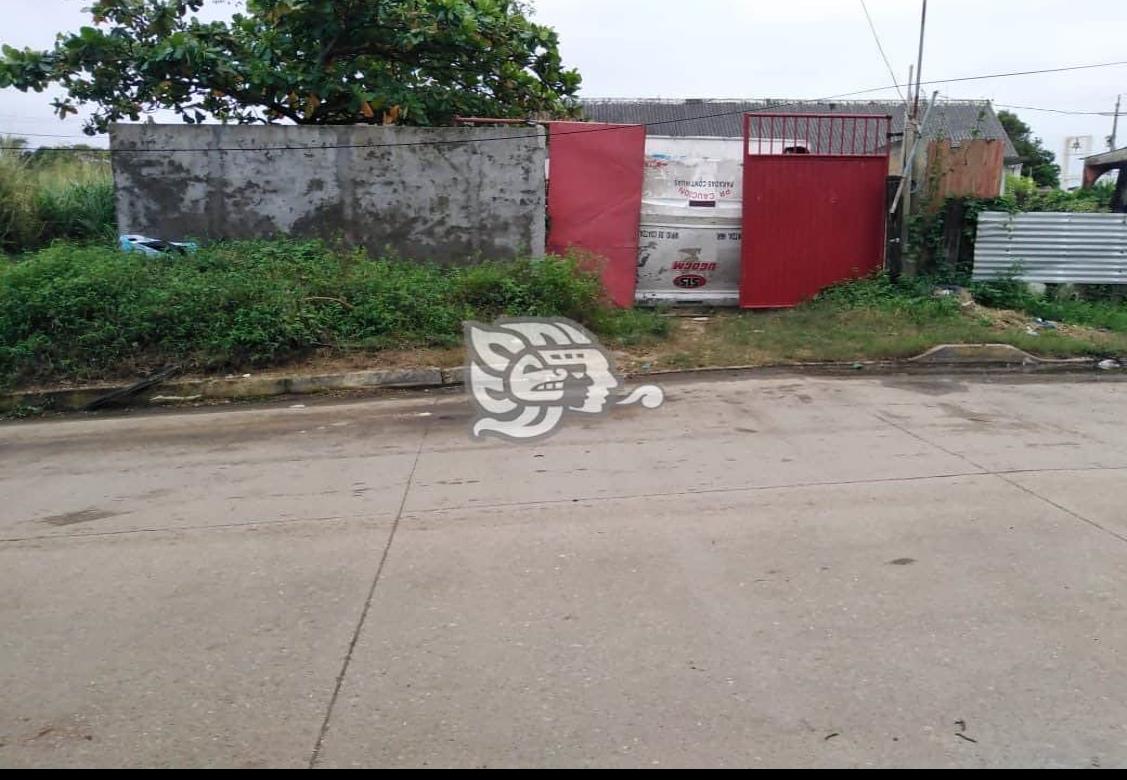 Balean a mujer mientras buscaba chatarra en terreno de Coatzacoalcos