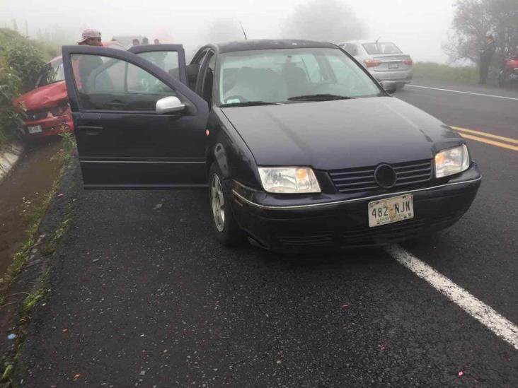 Se registra accidente en carretera federal Xalapa-Perote; deja tres personas heridas