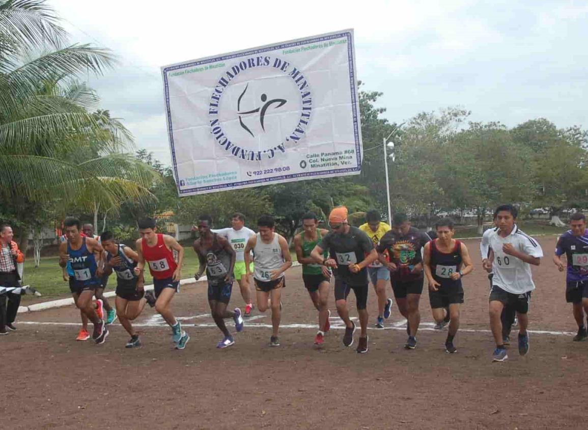 Atletas de Minatitlán y tendrán su pista de tartán